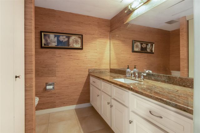 1802 Stoney Brook Drive 104, Houston, TX 77063