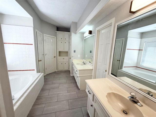 12511 Oakcroft Drive, Houston, TX 77070