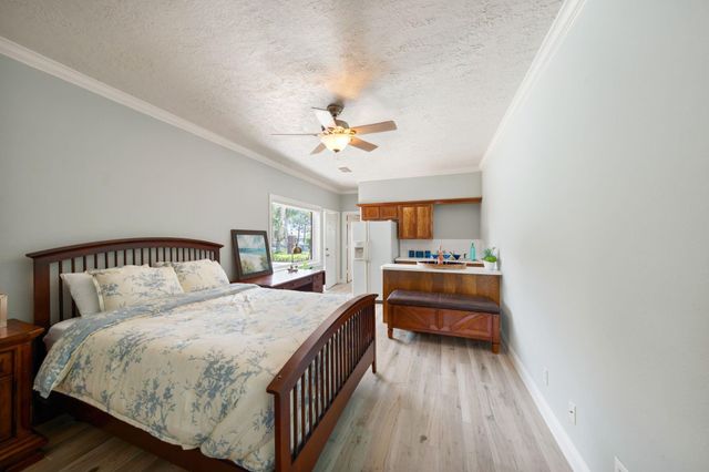 2207 Twin Oaks Boulevard, Kemah, TX 77565