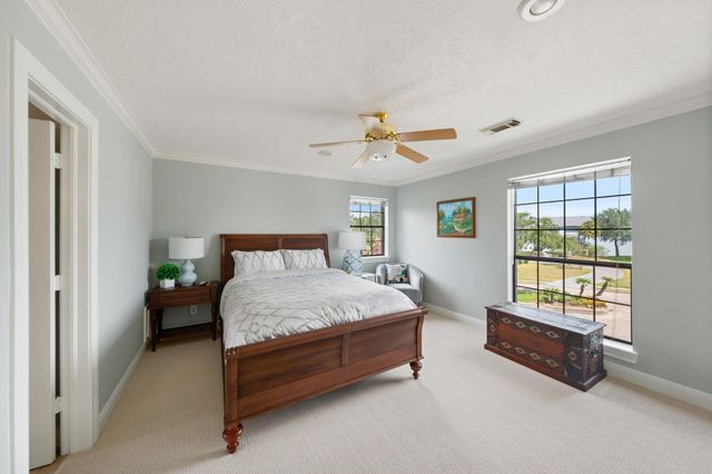 2207 Twin Oaks Boulevard, Kemah, TX 77565