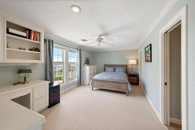 2207 Twin Oaks Boulevard, Kemah, TX 77565