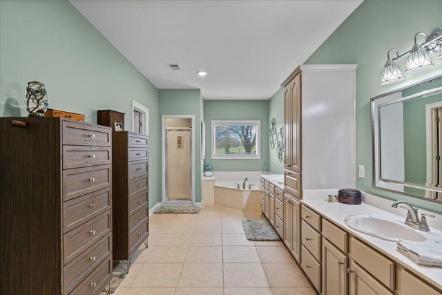 700 KEOUGH DR, Piperton, TN 38017