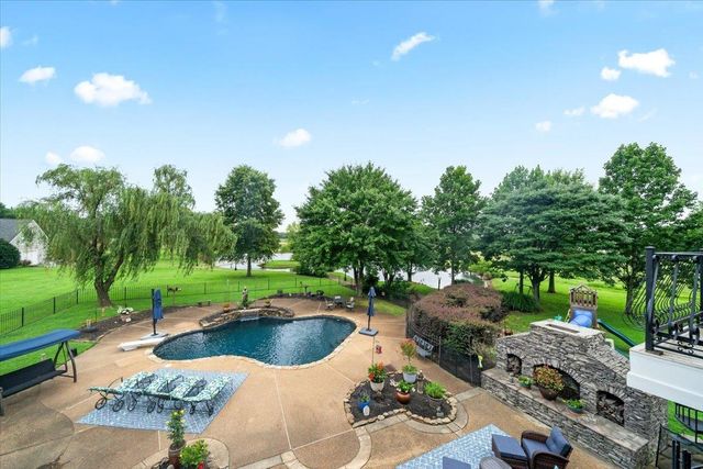 700 KEOUGH DR, Piperton, TN 38017