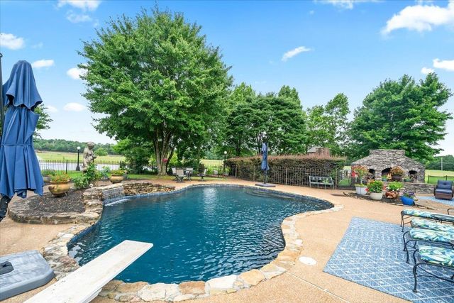 700 KEOUGH DR, Piperton, TN 38017