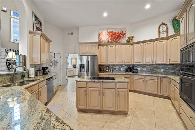 700 KEOUGH DR, Piperton, TN 38017