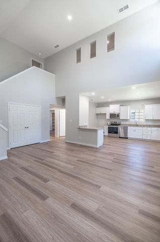 233 S Harrison St, Longview, TX 75601