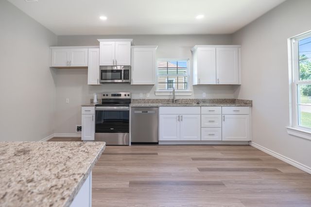 233 S Harrison St, Longview, TX 75601