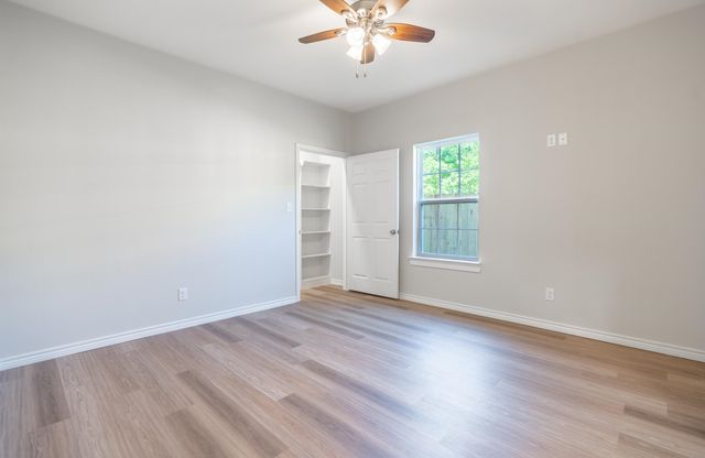 233 S Harrison St, Longview, TX 75601