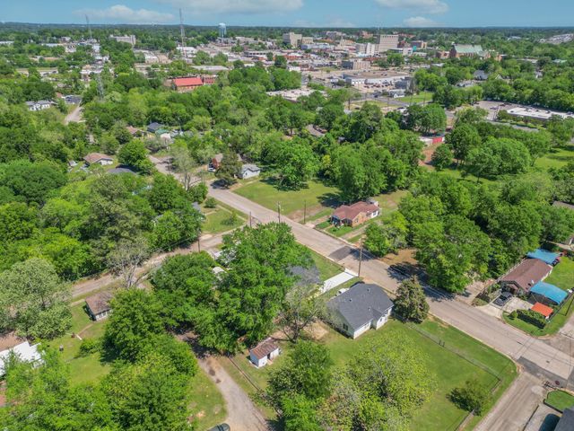 233 S Harrison St, Longview, TX 75601