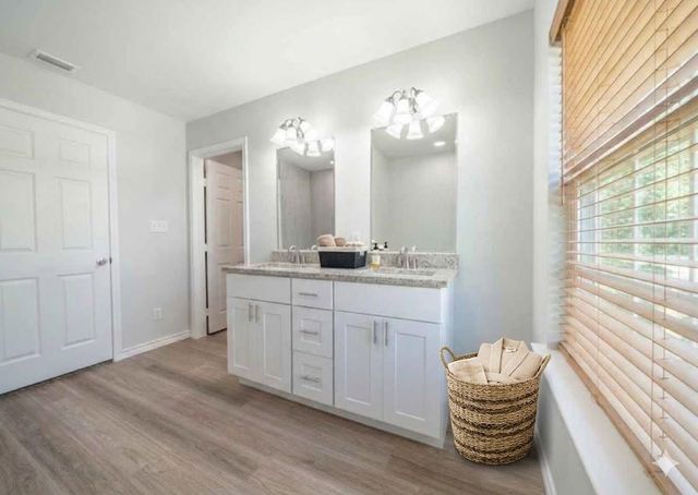 233 S Harrison St, Longview, TX 75601