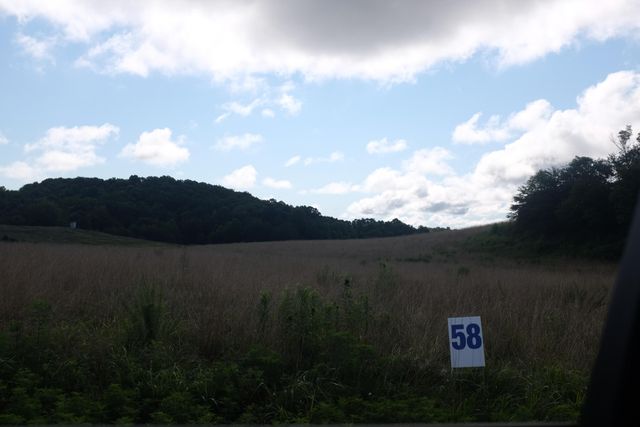 36 Wolf Bend, East Bernstadt, KY 40729