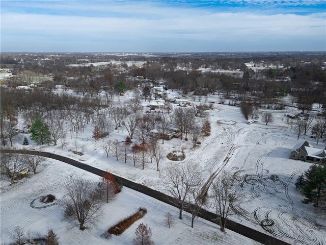 16211 Kountryridge Drive, Kearney, MO 64060