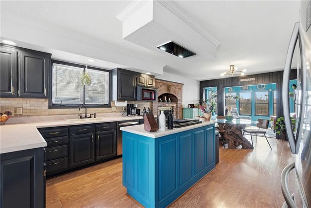 24 Indian Wells Drive, Holiday Island, AR 72631