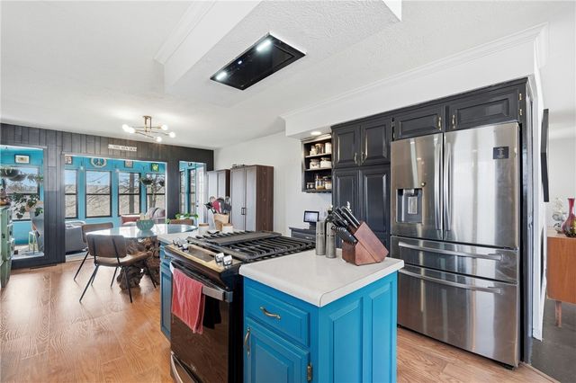 24 Indian Wells Drive, Holiday Island, AR 72631