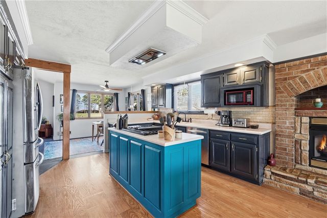 24 Indian Wells Drive, Holiday Island, AR 72631