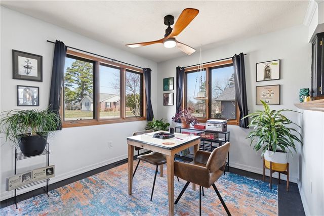 24 Indian Wells Drive, Holiday Island, AR 72631