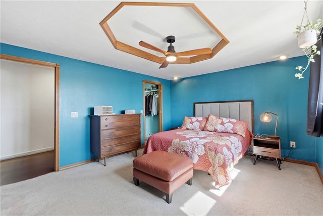 24 Indian Wells Drive, Holiday Island, AR 72631