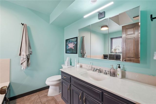 24 Indian Wells Drive, Holiday Island, AR 72631