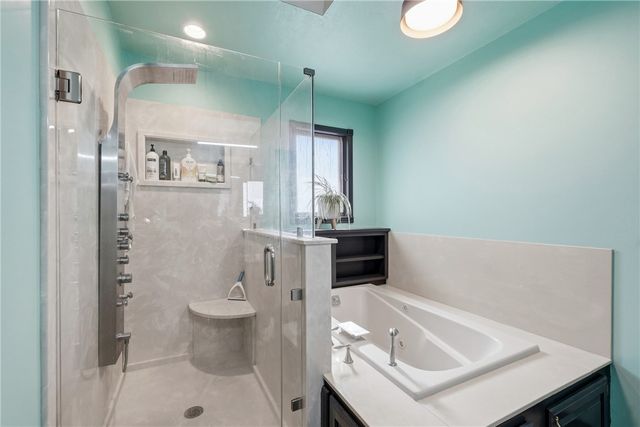 24 Indian Wells Drive, Holiday Island, AR 72631