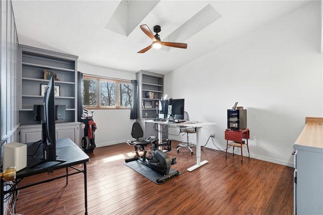 24 Indian Wells Drive, Holiday Island, AR 72631