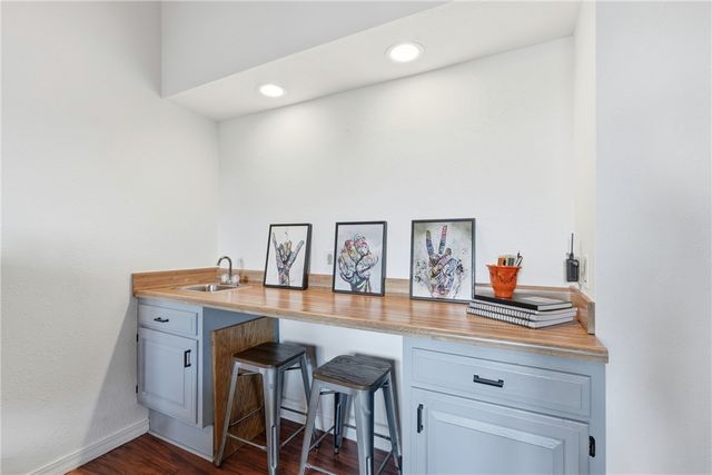 24 Indian Wells Drive, Holiday Island, AR 72631