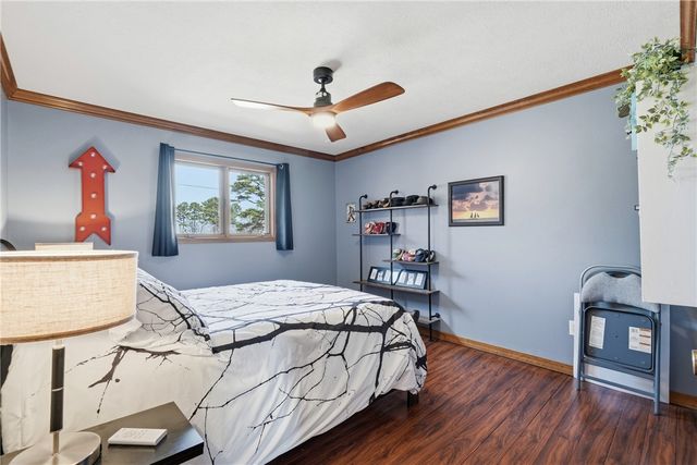 24 Indian Wells Drive, Holiday Island, AR 72631