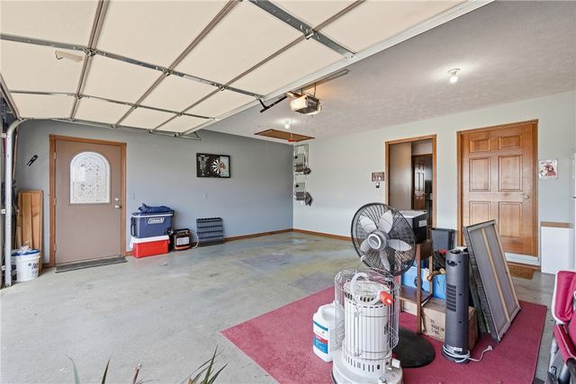 24 Indian Wells Drive, Holiday Island, AR 72631