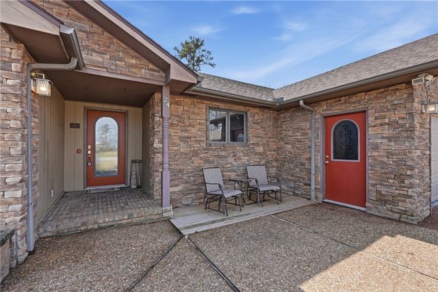 24 Indian Wells Drive, Holiday Island, AR 72631