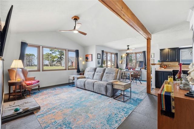 24 Indian Wells Drive, Holiday Island, AR 72631