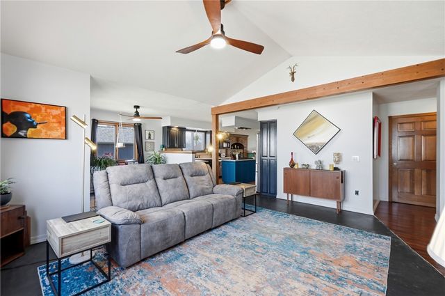 24 Indian Wells Drive, Holiday Island, AR 72631