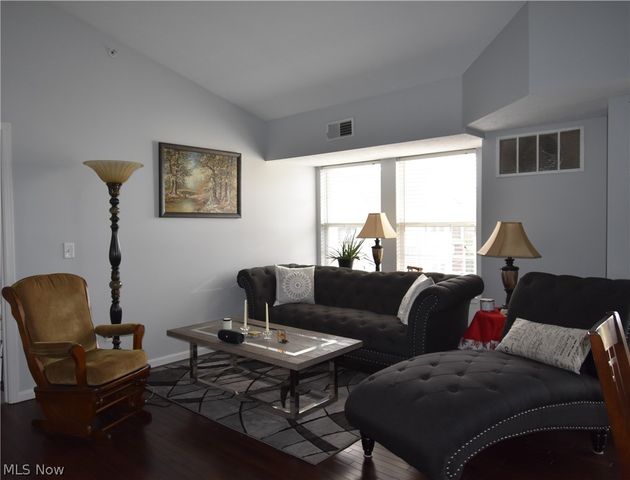 23004 Chandlers Lane 4-344, Olmsted Falls, OH 44138