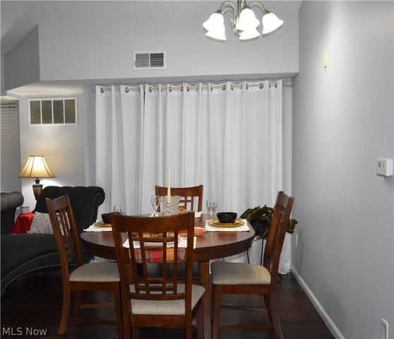 23004 Chandlers Lane 4-344, Olmsted Falls, OH 44138