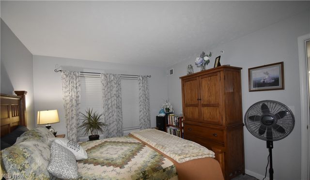 23004 Chandlers Lane 4-344, Olmsted Falls, OH 44138