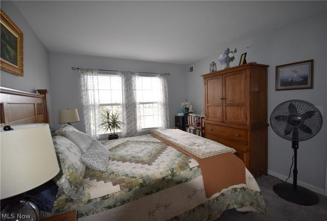 23004 Chandlers Lane 4-344, Olmsted Falls, OH 44138