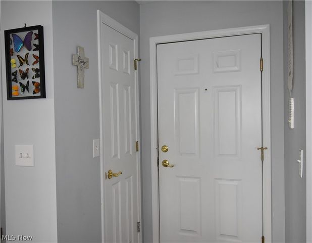 23004 Chandlers Lane 4-344, Olmsted Falls, OH 44138