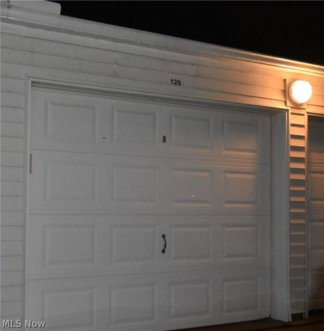 23004 Chandlers Lane 4-344, Olmsted Falls, OH 44138