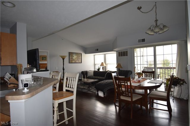 23004 Chandlers Lane 4-344, Olmsted Falls, OH 44138