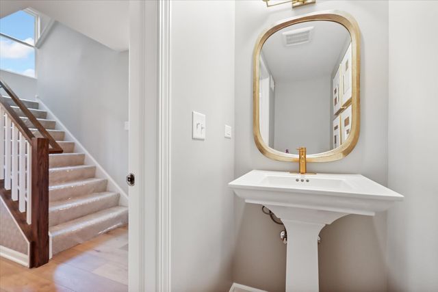 1671 Breton Avenue, North Aurora, IL 60542