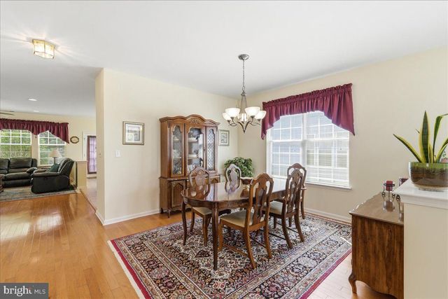 74 POND VIEW CIR, Barnegat, NJ 08005