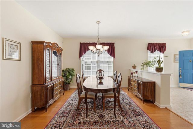 74 POND VIEW CIR, Barnegat, NJ 08005