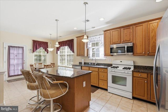74 POND VIEW CIR, Barnegat, NJ 08005