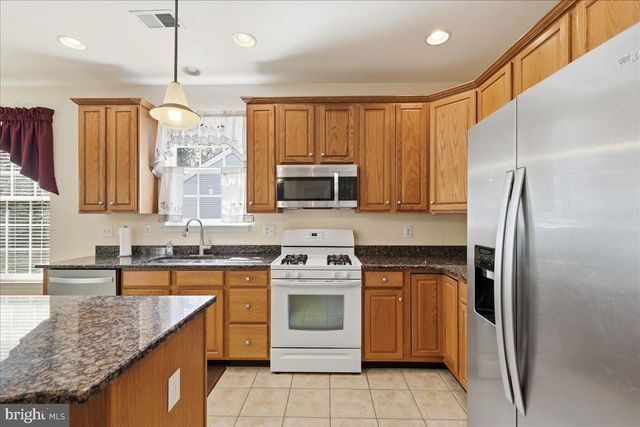 74 POND VIEW CIR, Barnegat, NJ 08005