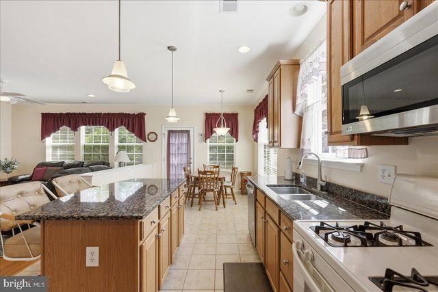 74 POND VIEW CIR, Barnegat, NJ 08005