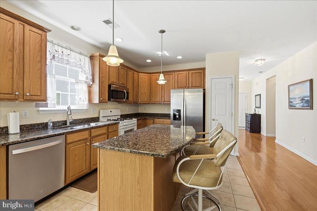 74 POND VIEW CIR, Barnegat, NJ 08005