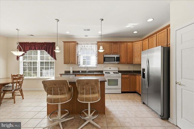74 POND VIEW CIR, Barnegat, NJ 08005