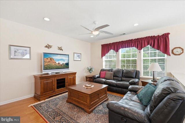 74 POND VIEW CIR, Barnegat, NJ 08005