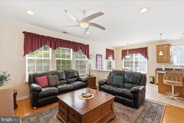 74 POND VIEW CIR, Barnegat, NJ 08005