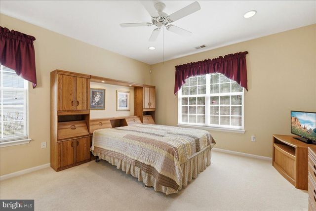 74 POND VIEW CIR, Barnegat, NJ 08005