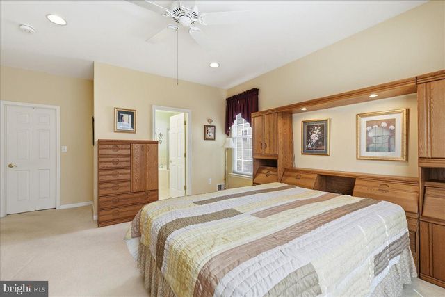 74 POND VIEW CIR, Barnegat, NJ 08005