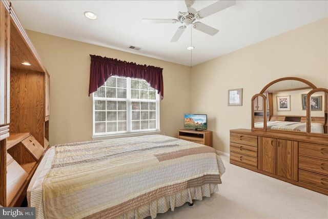 74 POND VIEW CIR, Barnegat, NJ 08005